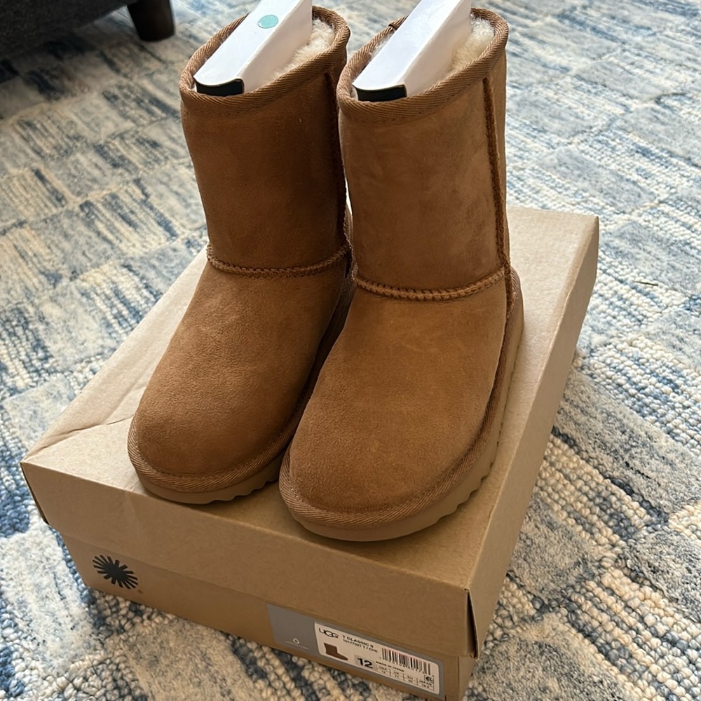 Ugg kid size 12 NIB